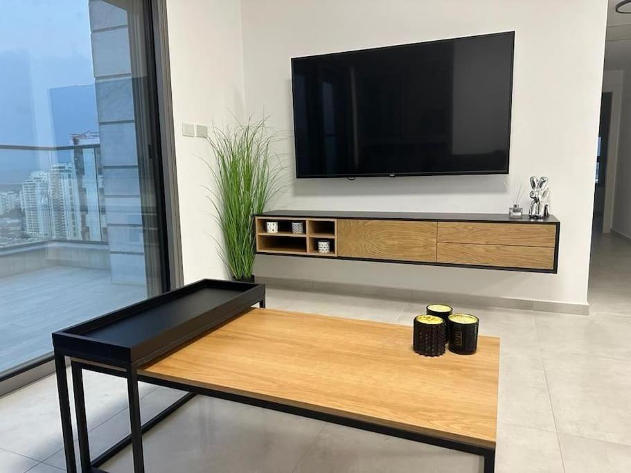 Elegant 3 Bedroom Ocean View Condo In Kiryat Yam Qiryat Yam Eksteriør bilde