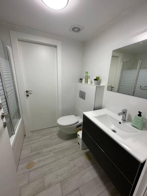 Elegant 3 Bedroom Ocean View Condo In Kiryat Yam Qiryat Yam Eksteriør bilde