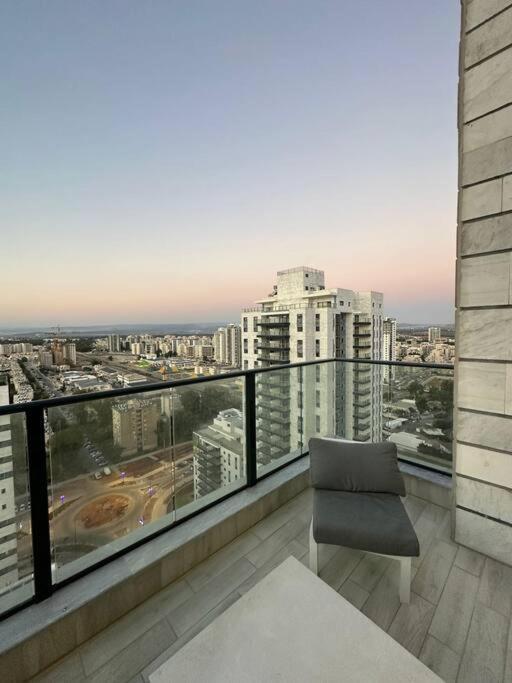 Elegant 3 Bedroom Ocean View Condo In Kiryat Yam Qiryat Yam Eksteriør bilde