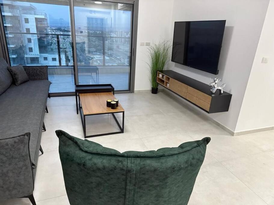 Elegant 3 Bedroom Ocean View Condo In Kiryat Yam Qiryat Yam Eksteriør bilde